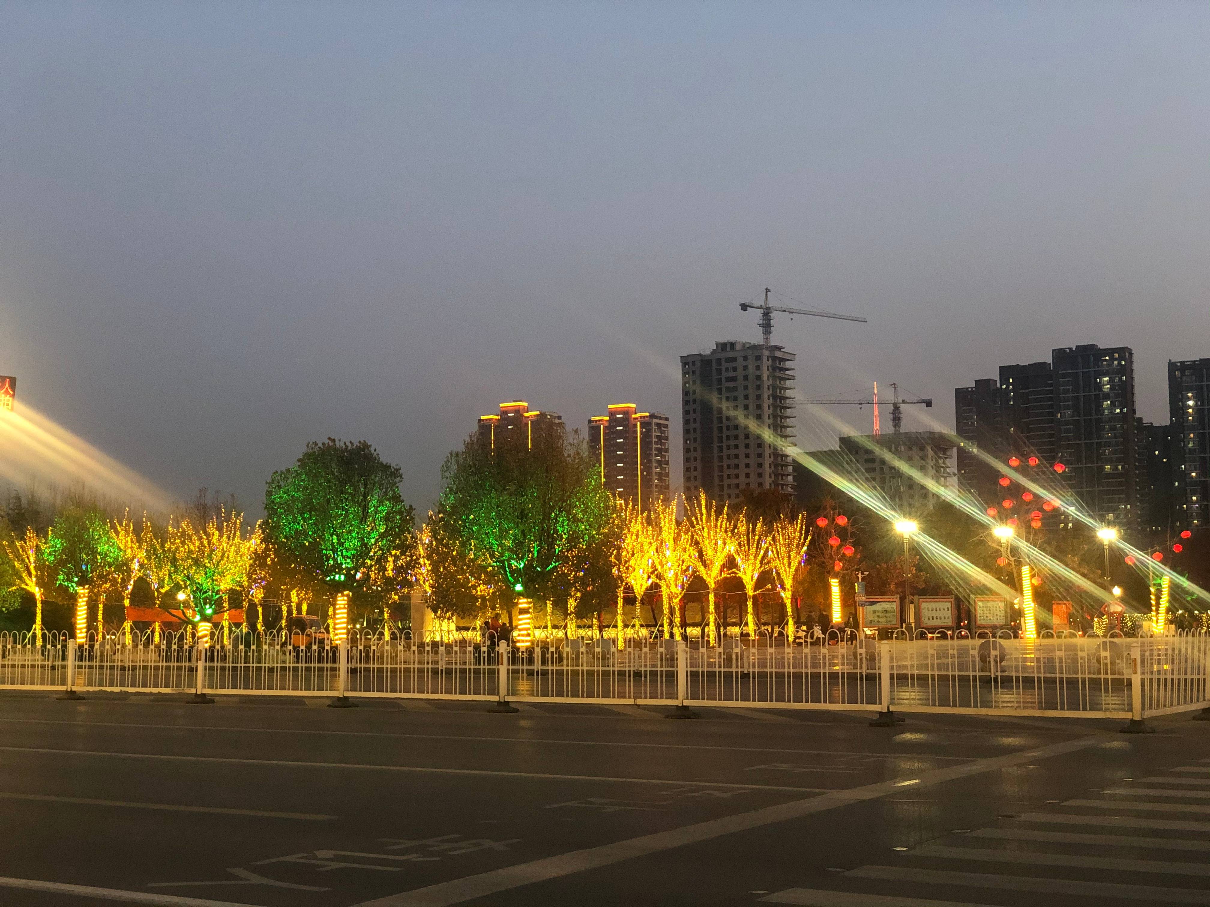 夜色-商业公司李莲(1).jpg