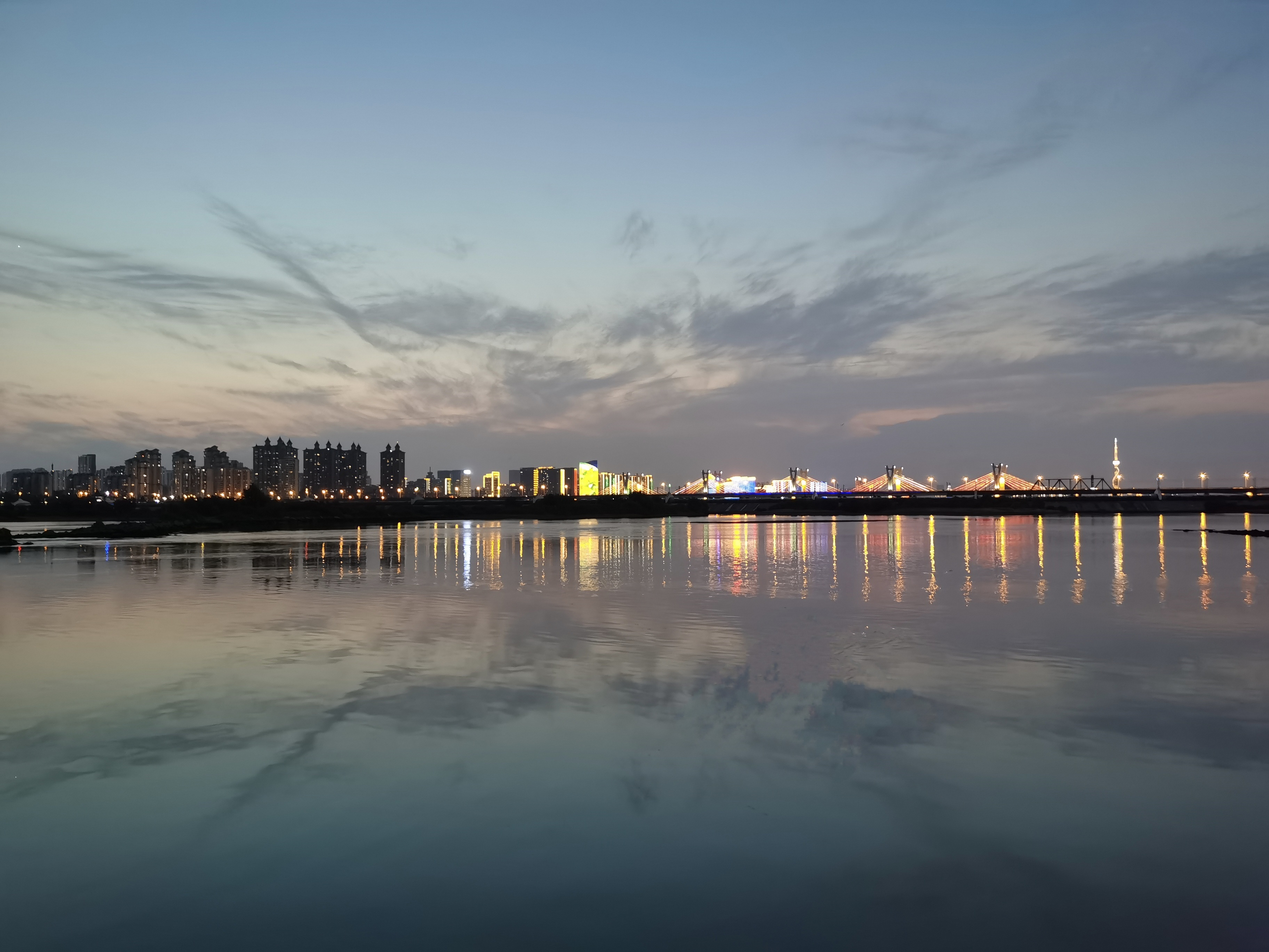 夜幕下的临沂-品类部崔岩_副本.jpg