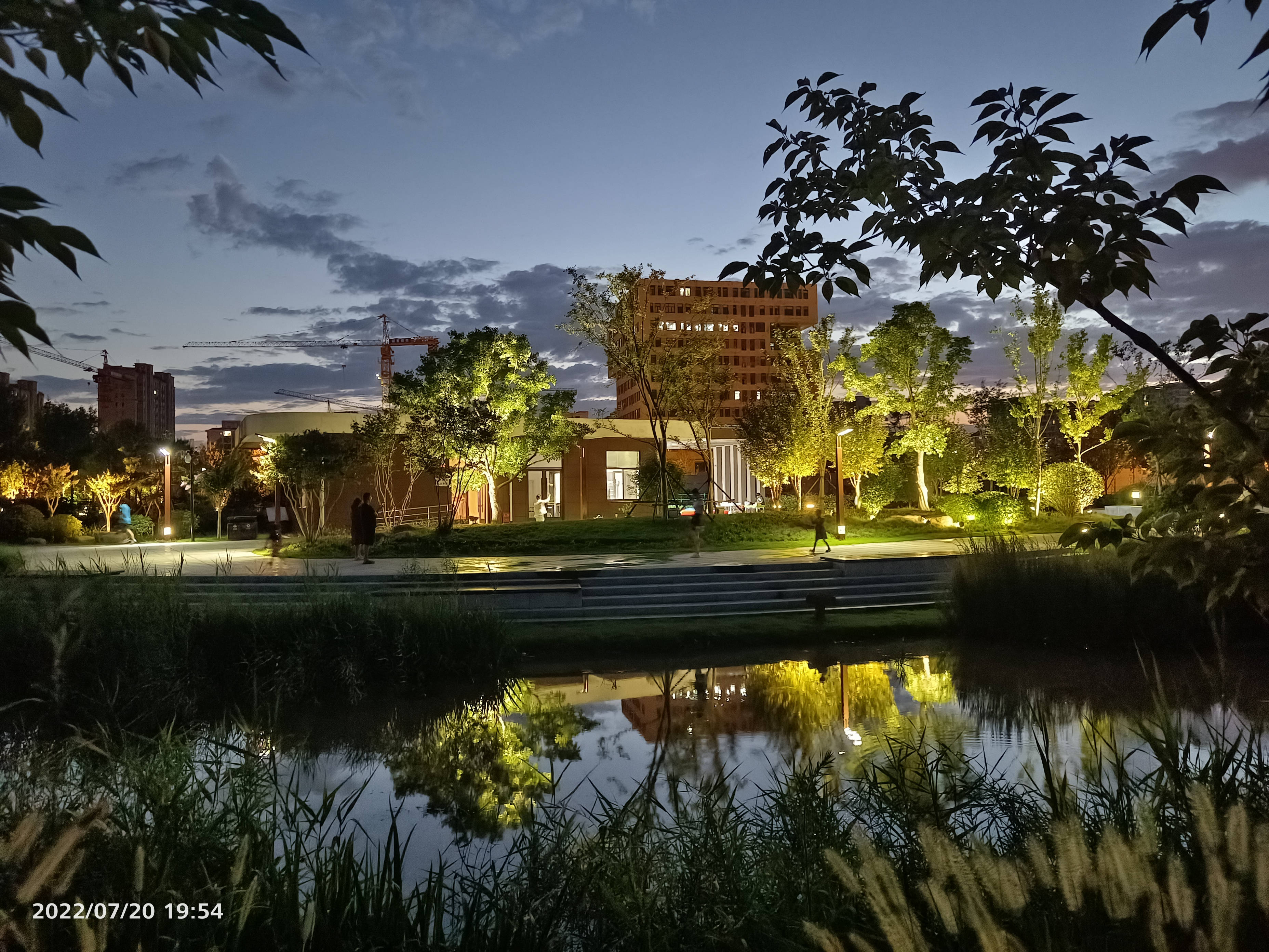 盛夏夜景 经开区v体育城店韩晓云摄_副本.jpg
