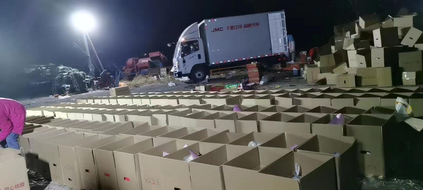 寒冷深夜忙碌的身影.jpeg