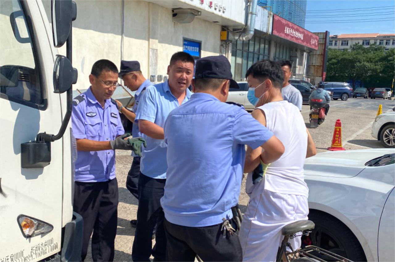 v体育不夜城项目部新闻稿--勇抓盗贼--李杰.jpg